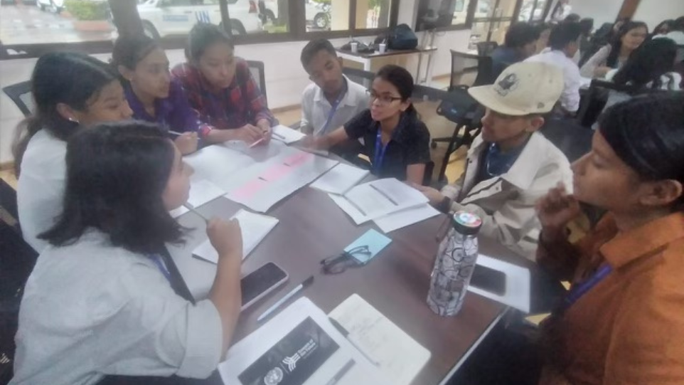 Sumitra facilitates a discussion with participants during the workshop for the Nepal Youth Summit.
Photo credit: Hoste Hainse